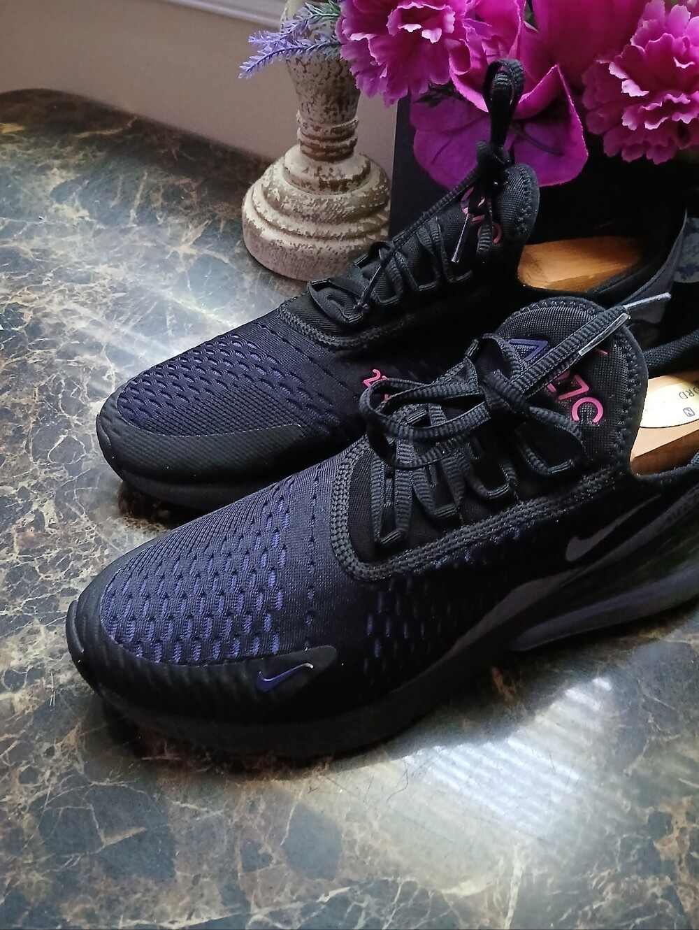 Nike Air Max 270 Streetwear/Lifestyle Athletic Shoes Size 11 for Women - Picture 3 of 11
